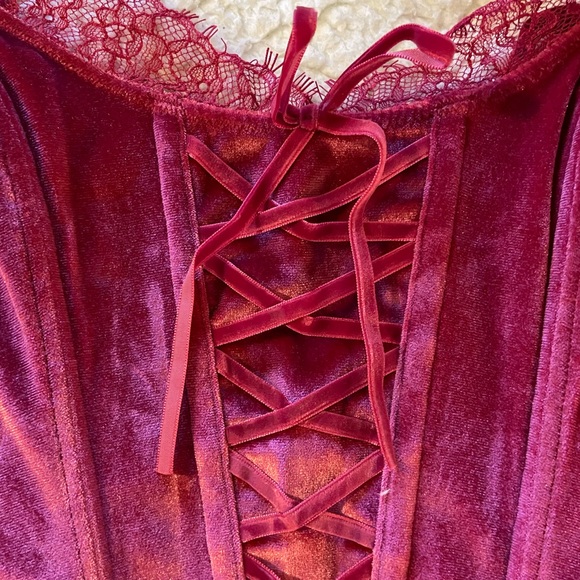 VICTORIA’S SECRET CLARET RED UNLINED LACE UP VELVET CORSET TOP - Picture 3 of 7